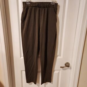 Max Mara Leisure olive green pants size Medium, with pockets